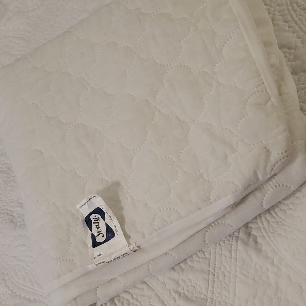 Sealy Baby Crib Mattress Pad Cover Protector 28 × 52 inches